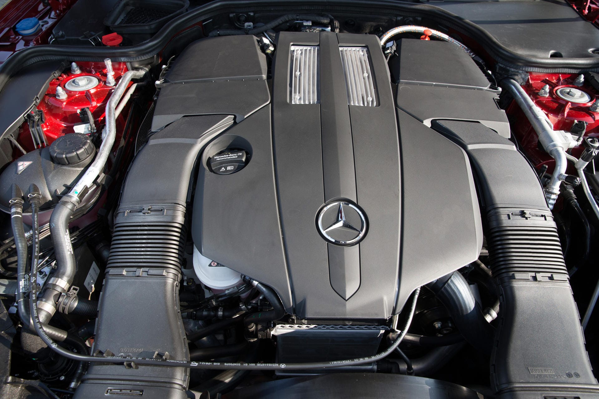 Der neue V6-Turbo mit 367 PS passt perfekt zum SL. Die Zusammenarbeit mit der Neunstufenautomatik gestaltet sich entspannt und unhektisch.
