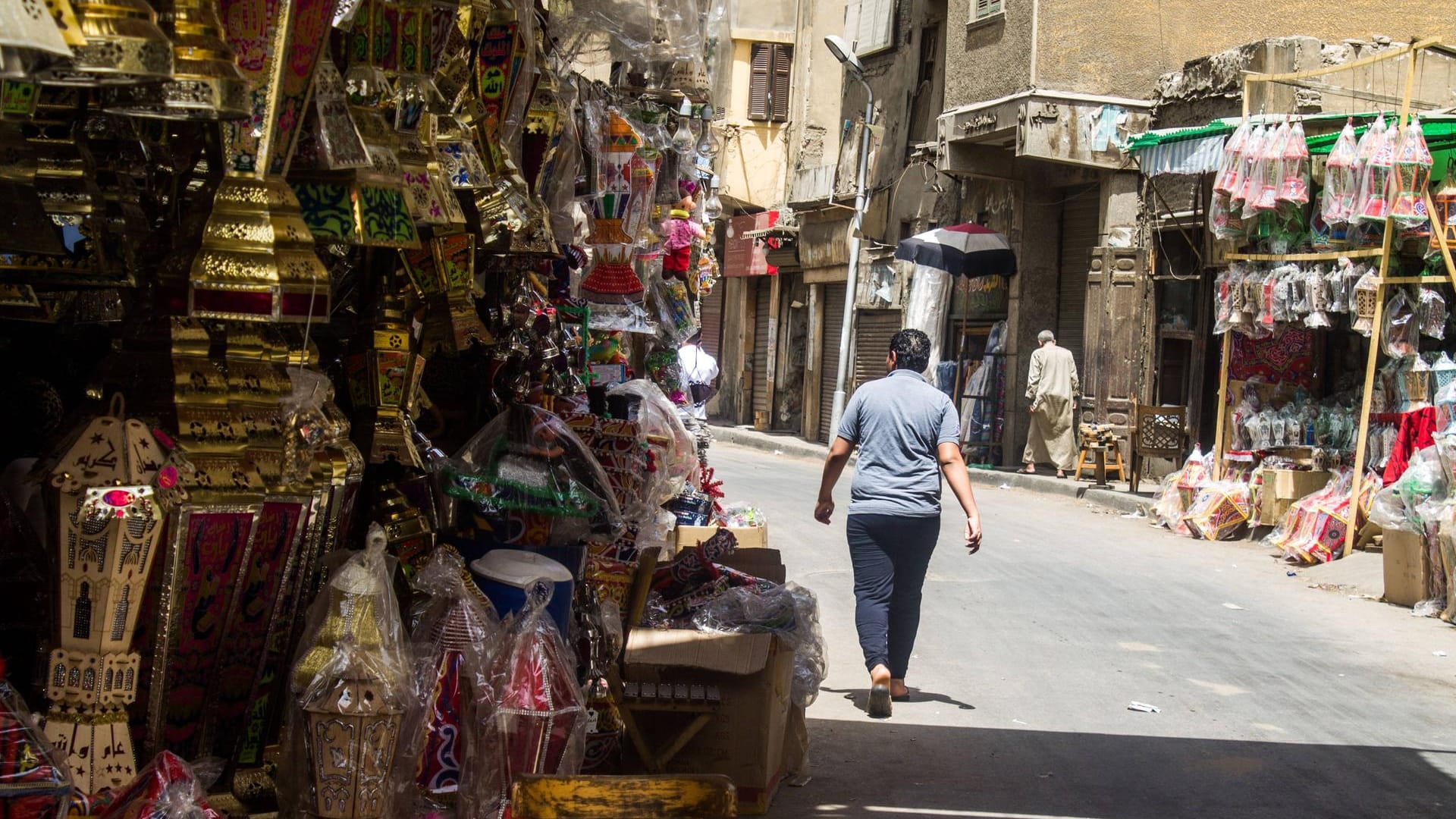 Laternen stehen für den Ramadan in Kairo (Ägypten) bereit.