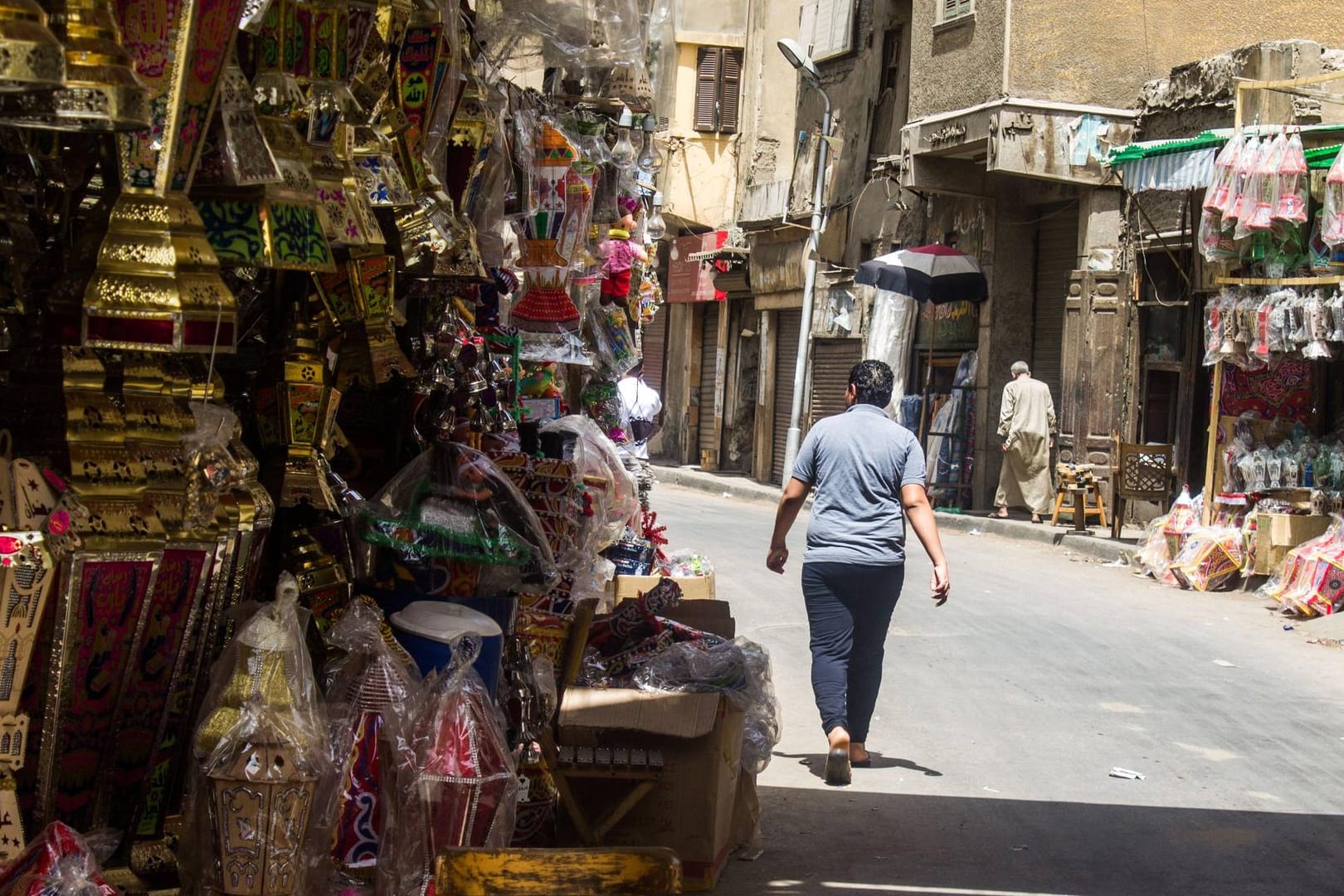 Laternen stehen für den Ramadan in Kairo (Ägypten) bereit.