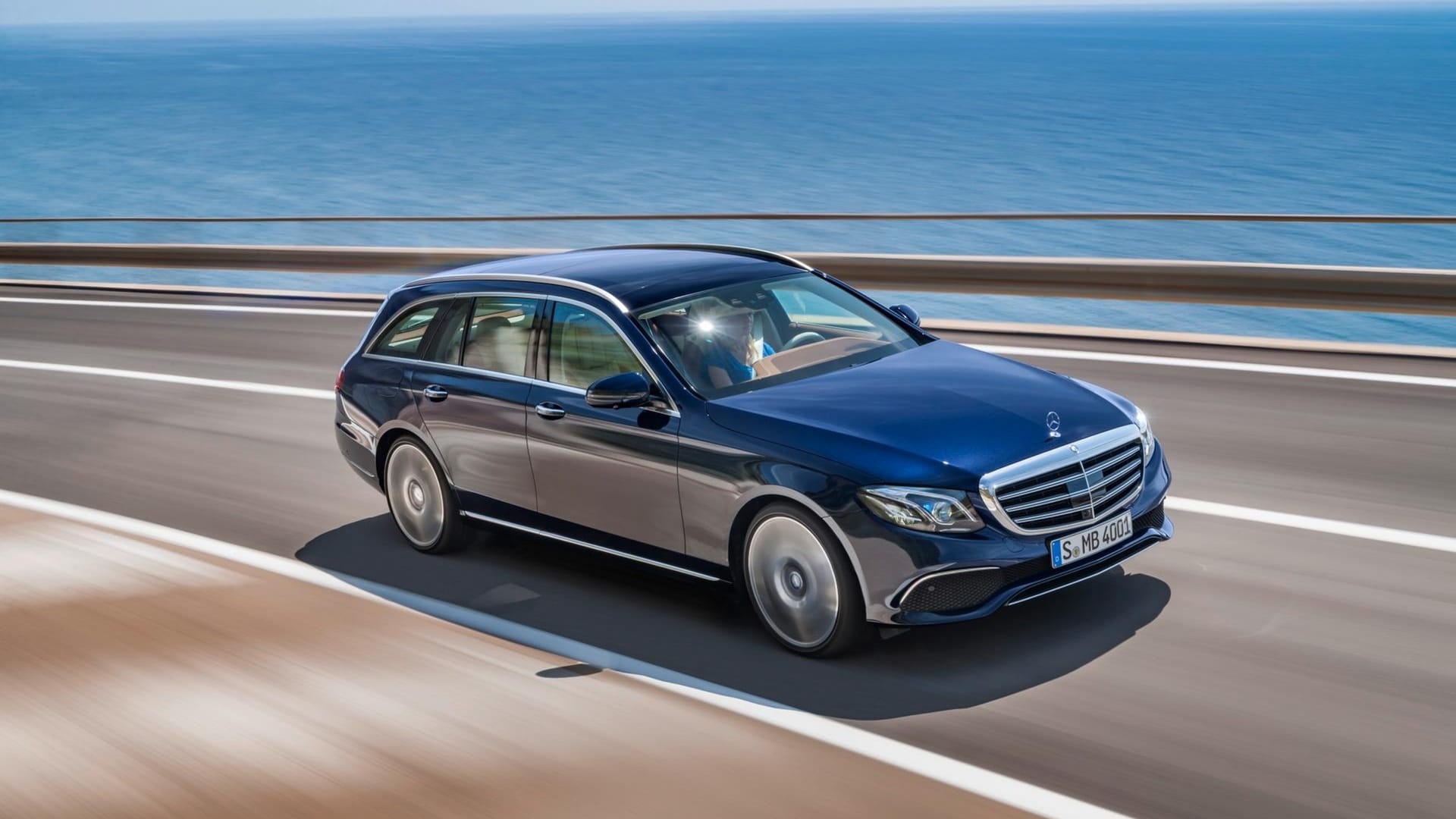 Mercedes E-Klasse T-Modell: Der neue Kombi startet als E 200 für 48.670 Euro.