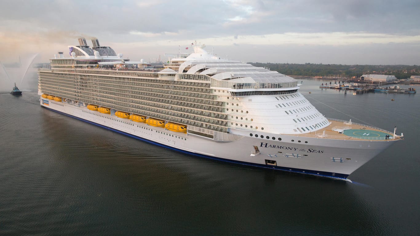 Mehr als 6700 Passagiere fasst die "Harmony of the Seas" - das neue größte Kreuzfahrtschiff der Welt.