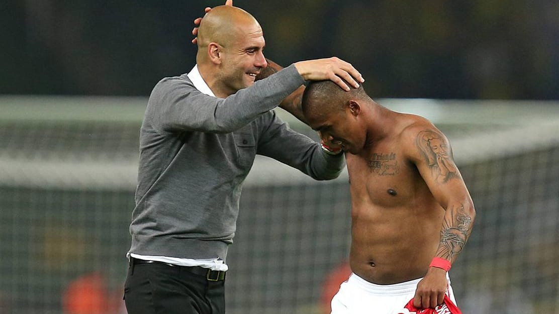 Pep Guardiola (links) und Douglas Costa, hier beim Pokal-Triumph der Bayern vor wenigen Wochen. Pep Guardiola (links) und Douglas Costa, hier beim Pokal-Triumph der Bayern vor wenigen Wochen.