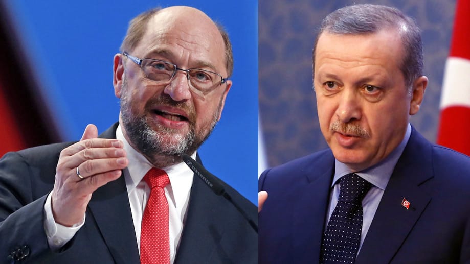 EU-Parlamentspräsident Martin Schulz (l.) kritisiert den türkischen Staatspräsidenten Recep Tayyip Erdogan scharf. EU-Parlamentspräsident Martin Schulz (l.) kritisiert den türkischen Staatspräsidenten Recep Tayyip Erdogan scharf.