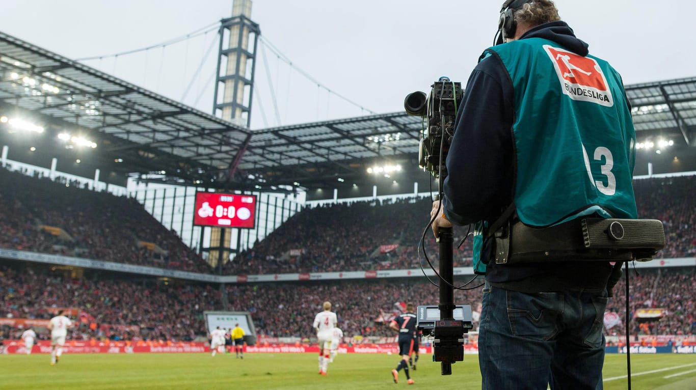 Blick in die Bundesliga: Ab der Saison 2017/2018 sind die TV-Rechte neu geregelt.
