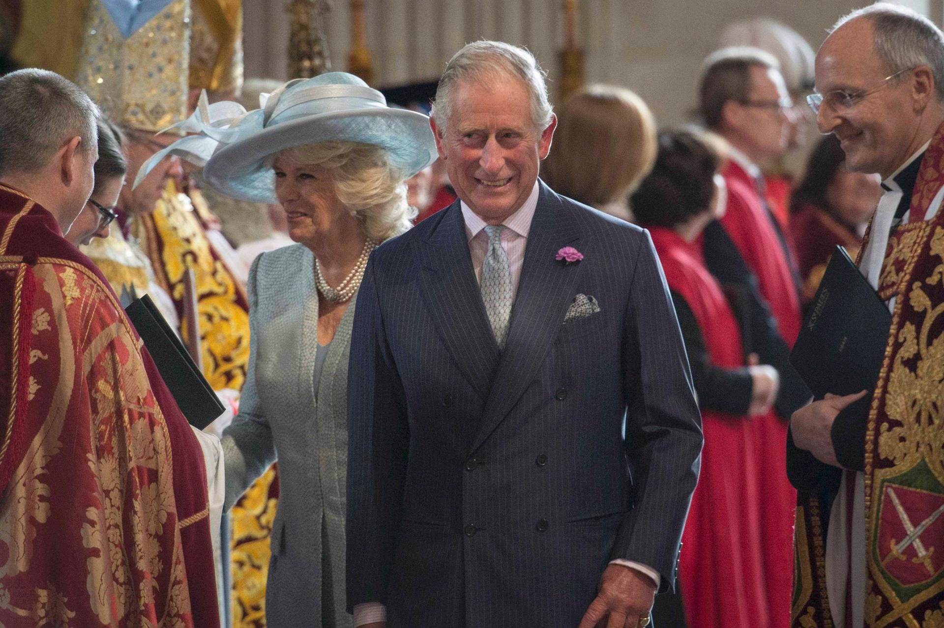 Der Thronfolger Prinz Charles und seine Frau Camilla bei der Ankunft in der Kirche.