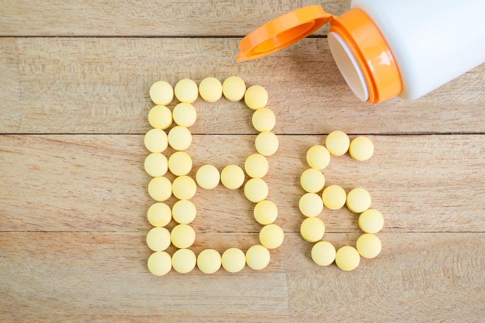 Zuviel Vitamin B6 durch Nahrungsergänzungsmittel kann für den Körper schädlich sein.