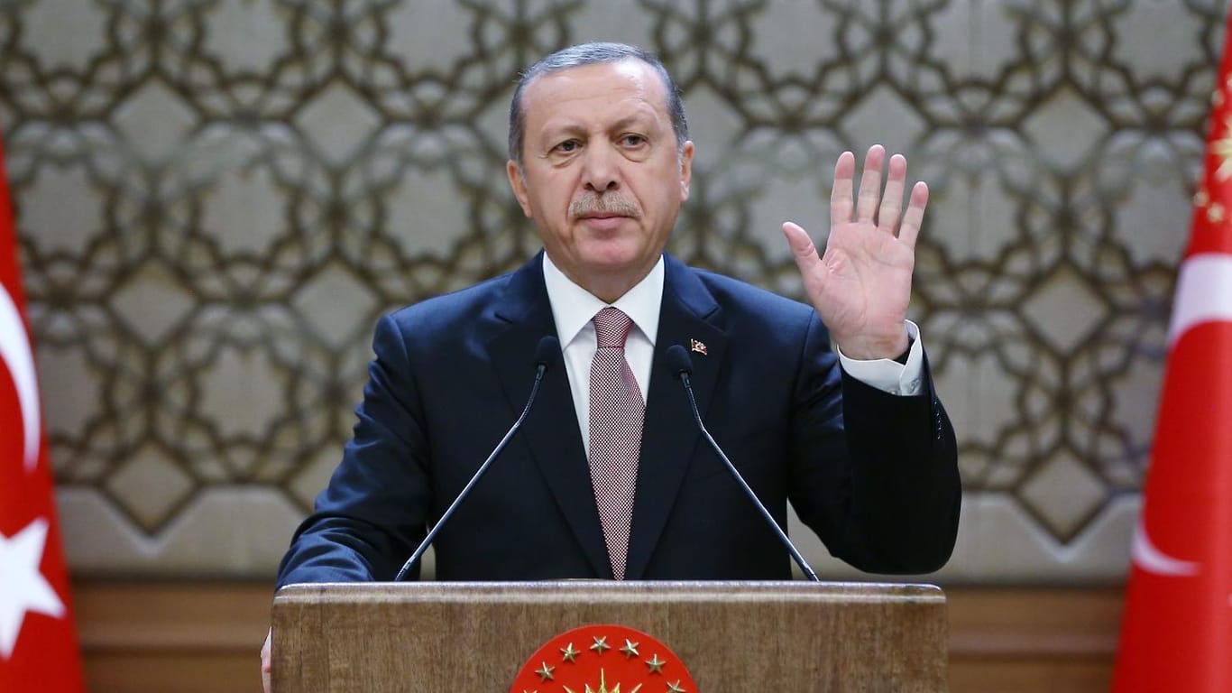 Fälschte der türkische Präsident Recep Tayyip Erdogan sein Uni-Diplom?