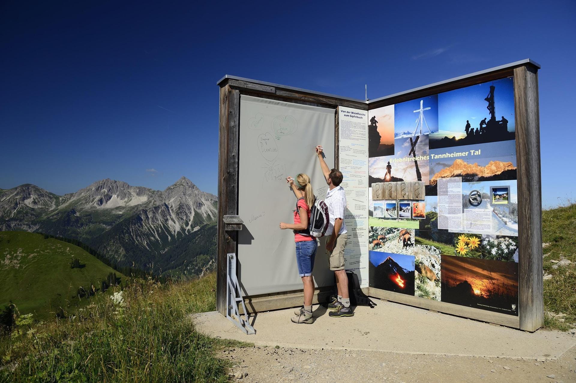 Das größte Gipfelbuch der Alpen dagegen befindet sich auf dem 1862 Meter hohen Neunerköpfle in den Allgäuer Alpen, ein paar Meter neben dem Gipfelkreuz.