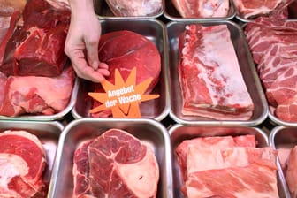 Verkaufstheke einer Fleischerei: Billig-Angebote sollen künftig verbannt werden.
