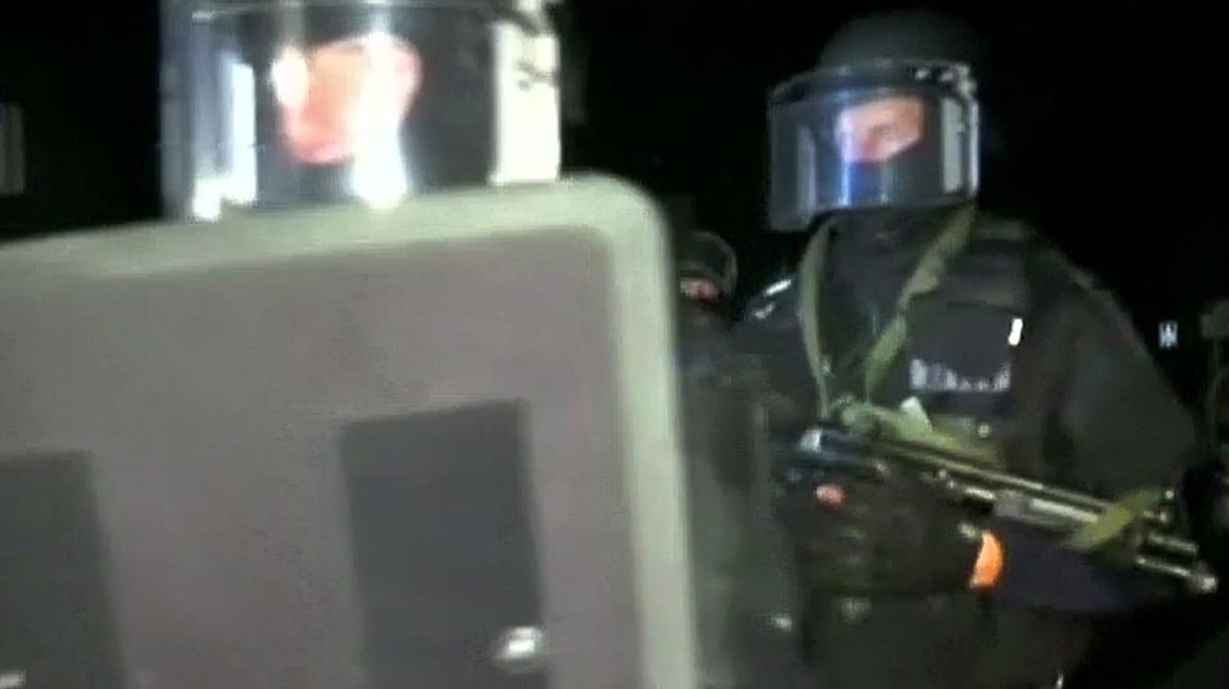 Spezialkräfte der französischen Polizei stürmten das Haus, in dem sich der Geiselnehmer verschanzt hielt.