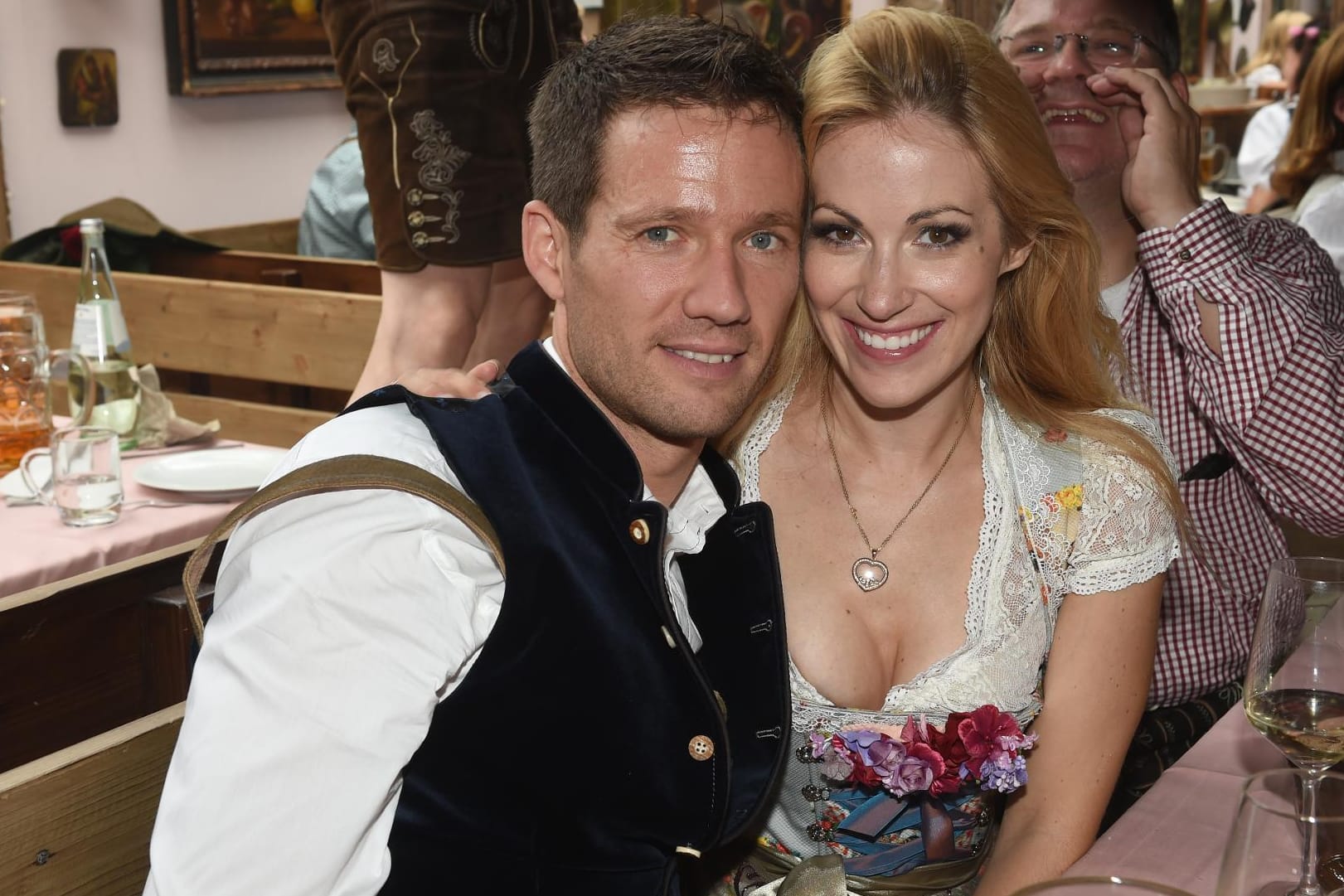 Die Moderatorin Andrea Kaiser und der Rallyefahrer Sébastien Ogier sidn ganz frischgebackene Eltern.