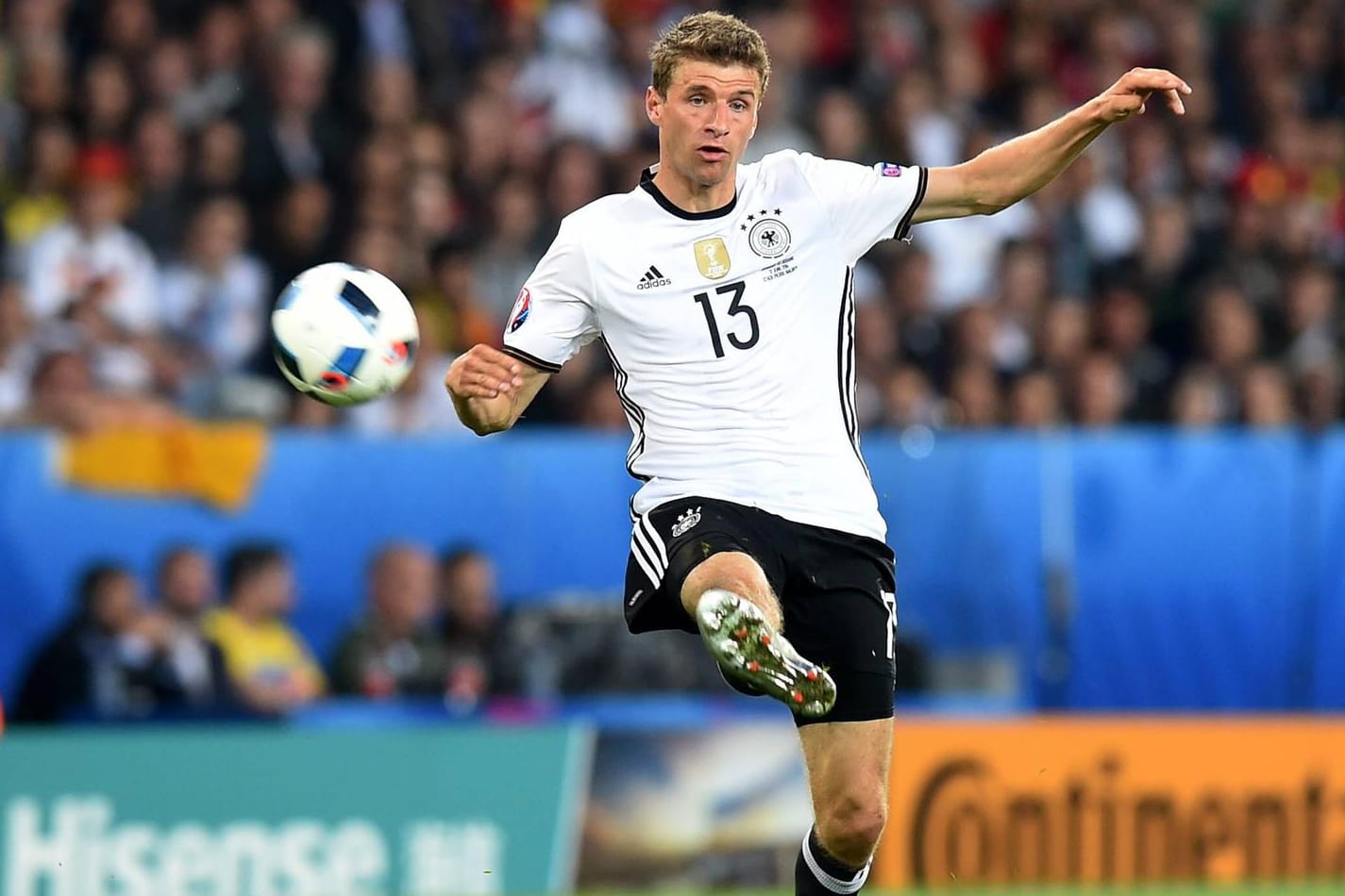 Thomas Müller schlägt gegen die Ukraine am Ball vorbei - Sinnbild des EM-Starts?