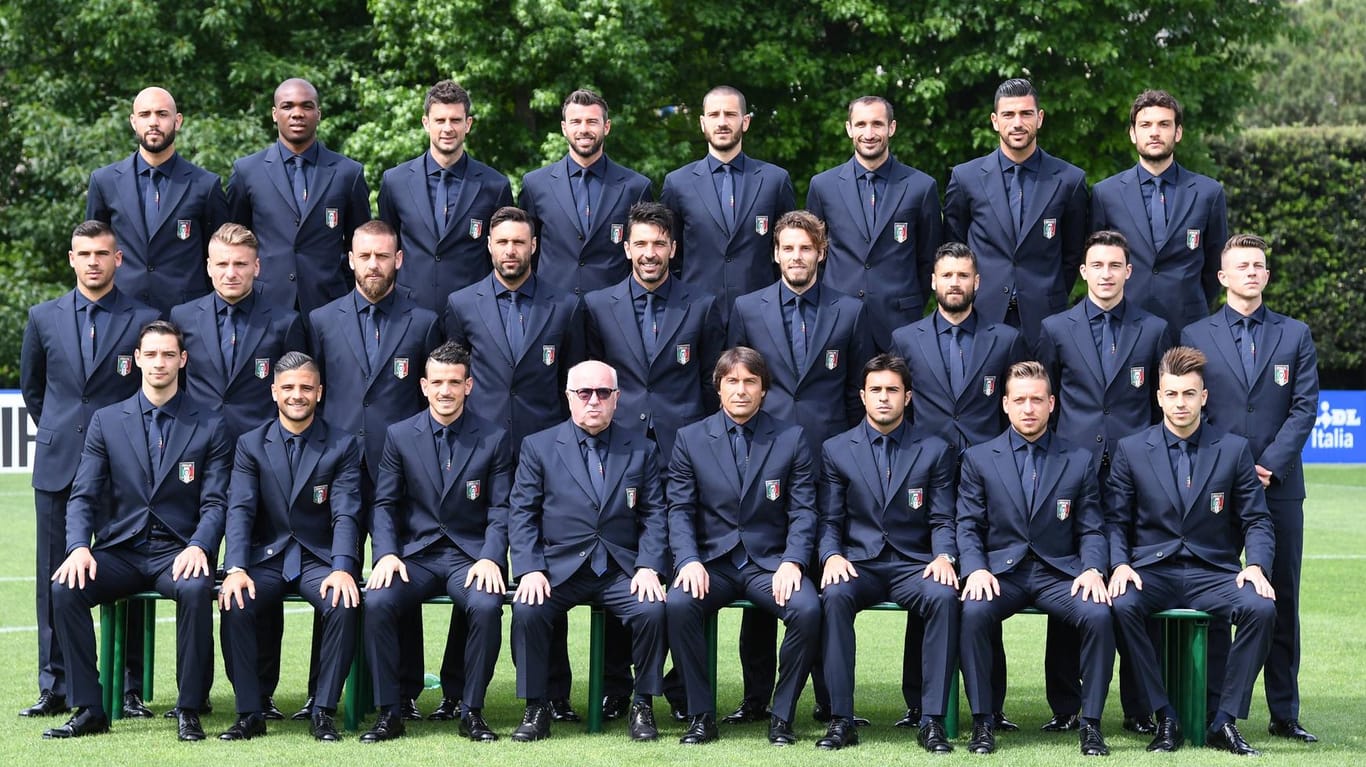 Kein Jahrgangstreffen internationaler Models, sondern das Teamfoto der italienischen Nationalmannschaft.