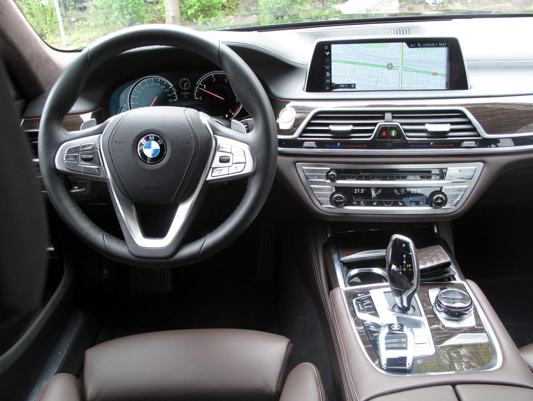 BMW punktet mit iDrive und Gestensteuerung.
