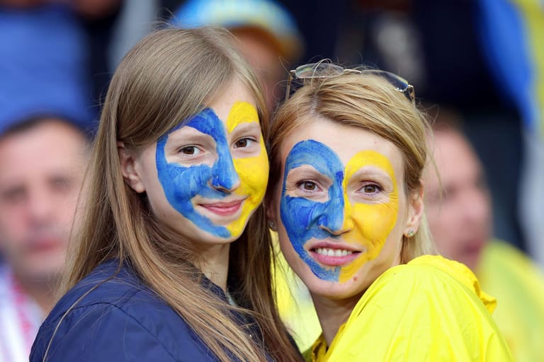 Diese beiden Fans haben ein Herz für Schweden.
