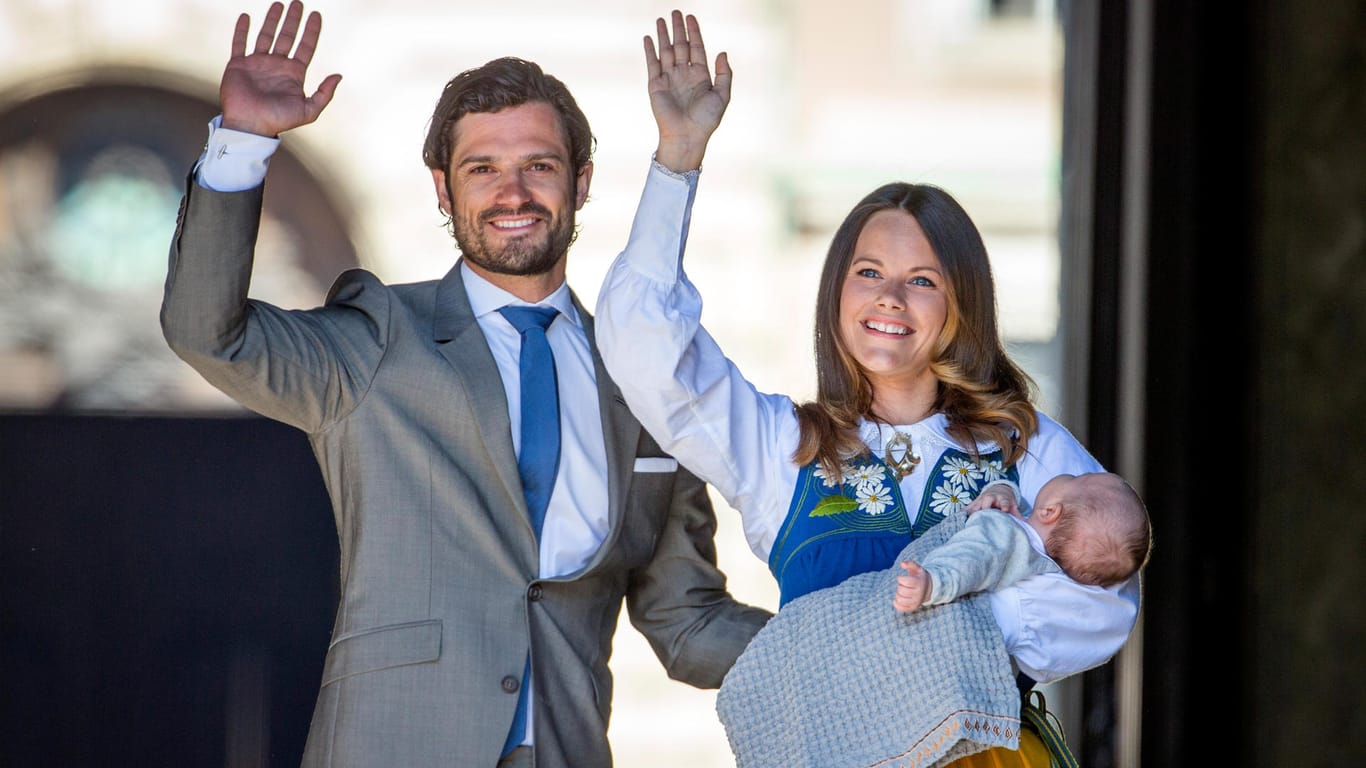 Prinz Alexander am schwedischen Nationalfeiertag am 6. Juni mit seinen Eltern Prinz Carl Philip und Prinzessin Sofia.