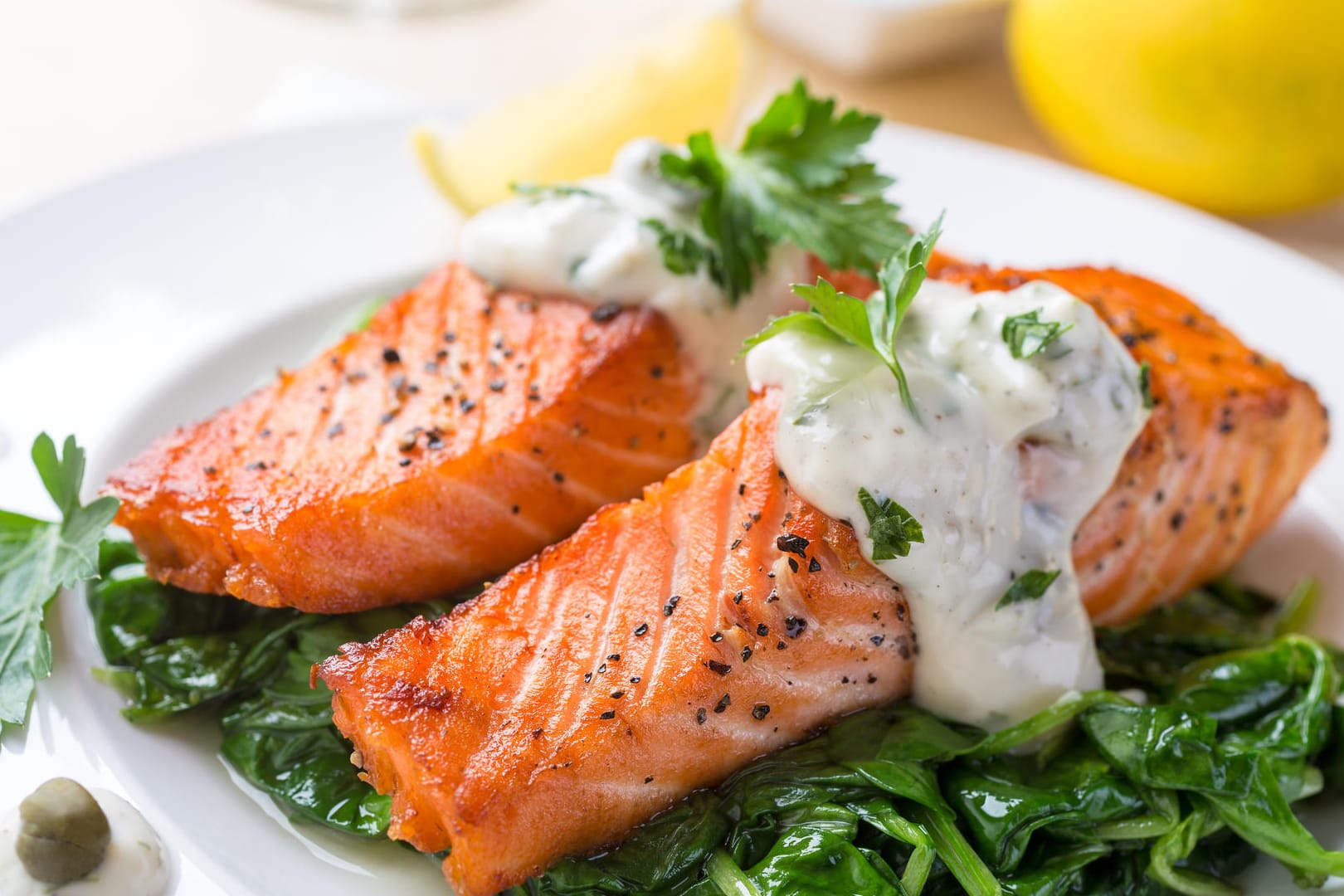 Lachs enthält viele hochwertige Fette und ist eine gute Wahl nach dem Ausdauertraining.