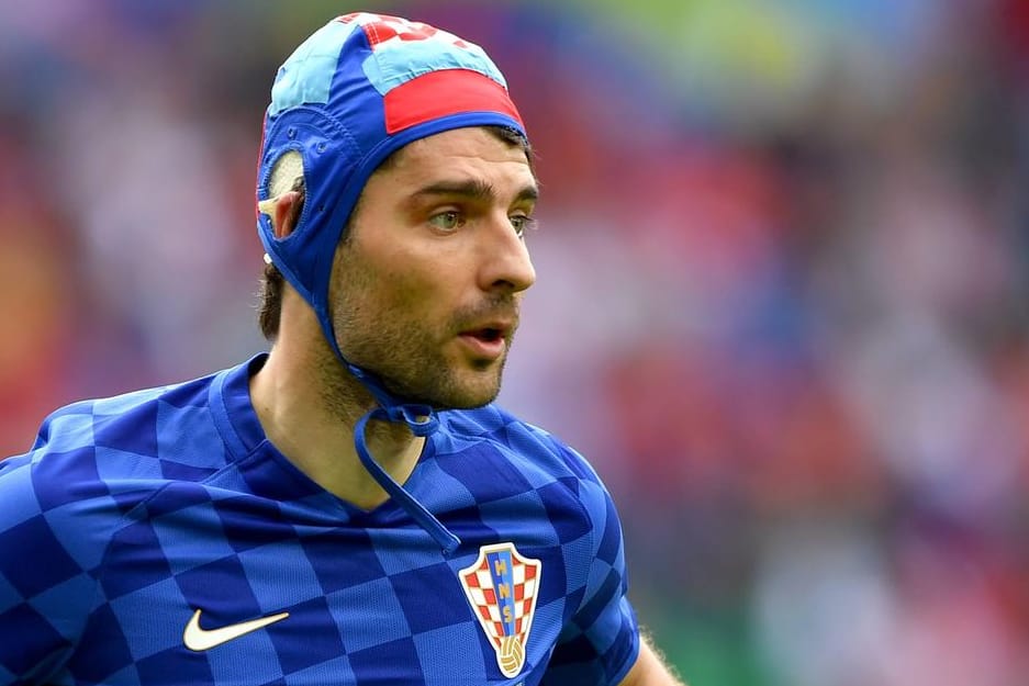 Gut behütet: Vedran Corluka mit seinem außergewöhnlichen Kopfschutz.