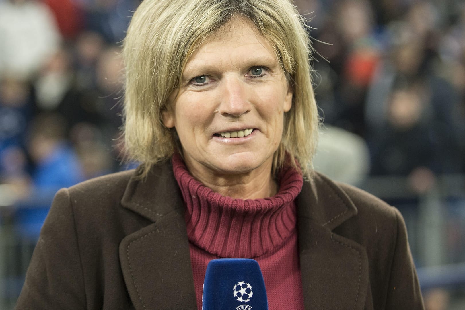 Claudia Neumann lässt sich von den Beschimpfungen nicht irritieren.