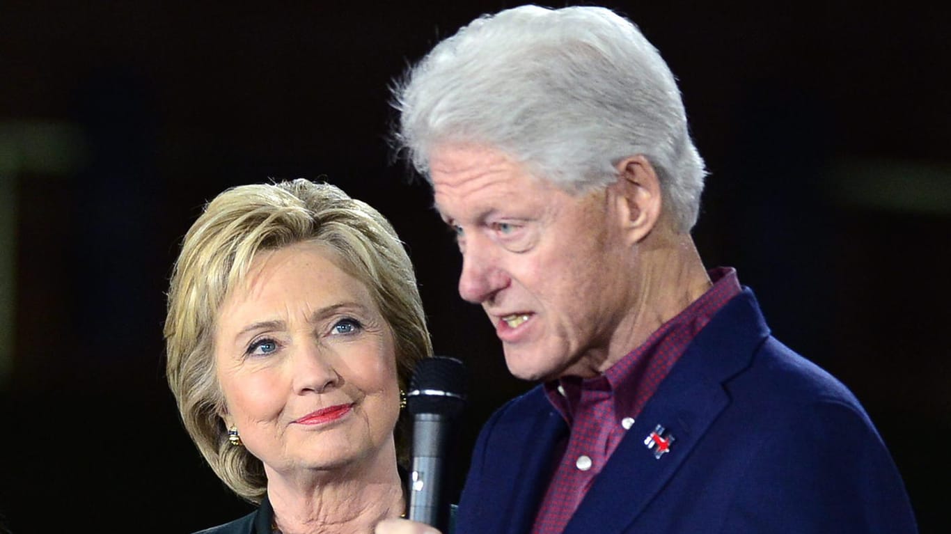 Hillary und Bill Clinton sind überglücklich, dass ihre Tochter Chelsea ihnen einen Enkelsohn geschenkt hat.