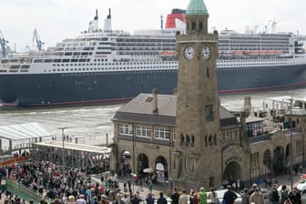 Die "Queen Mary 2" in Hamburg. Im Juni 2016 unterzog sich die "Königin der Meere" im Trockendock bei Blohm + Voss einer dreiwöchigen Schönheitskur. Es war die umfangreichste Renovierung seit der Indienststellung 2004.