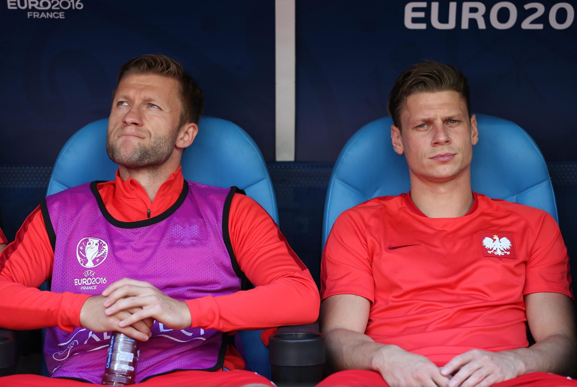 Lange Gesichter: Jakub Blaszczykowski und Lukasz Piszczek müssen beim Spiel der Polen gegen die Ukraine zunächst auf der Bank Platz nehmen.