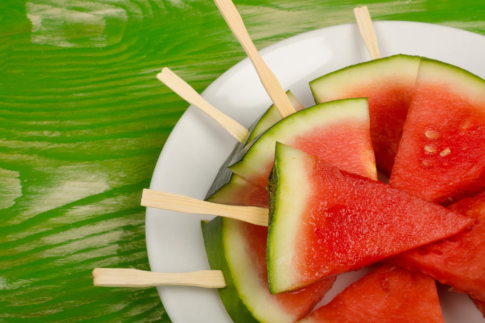 Wassermelone mit Wodka: Ein fruchtiger Snack der es in sich hat.