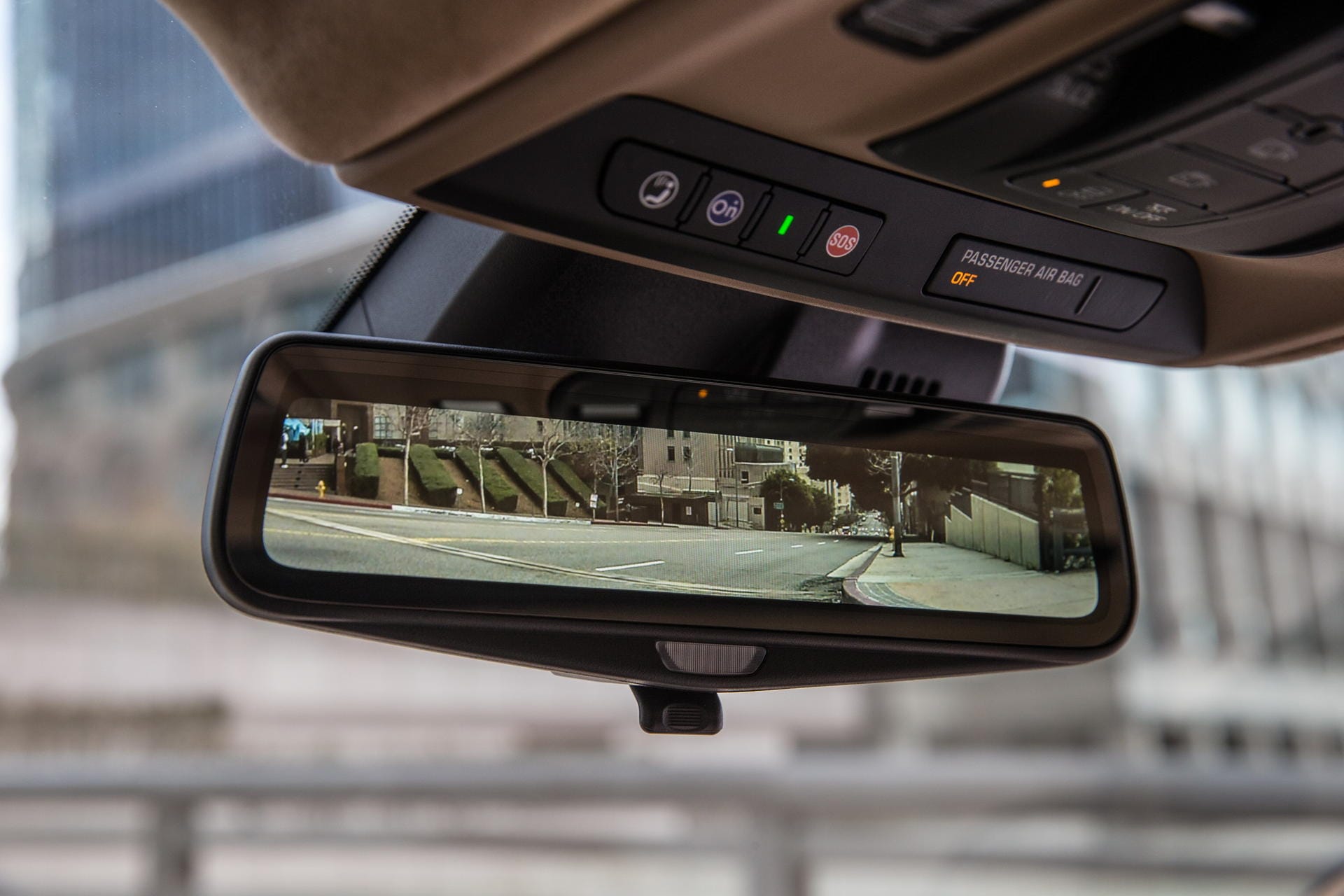 Mehr Sicht durch Kamerabilder: statt Rückspiegel gibt es einen Monitor.