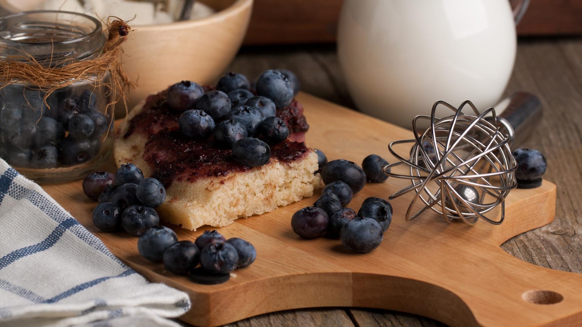 Eine Heidelbeertorte mit Joghurt ist eine leckere Alternative.