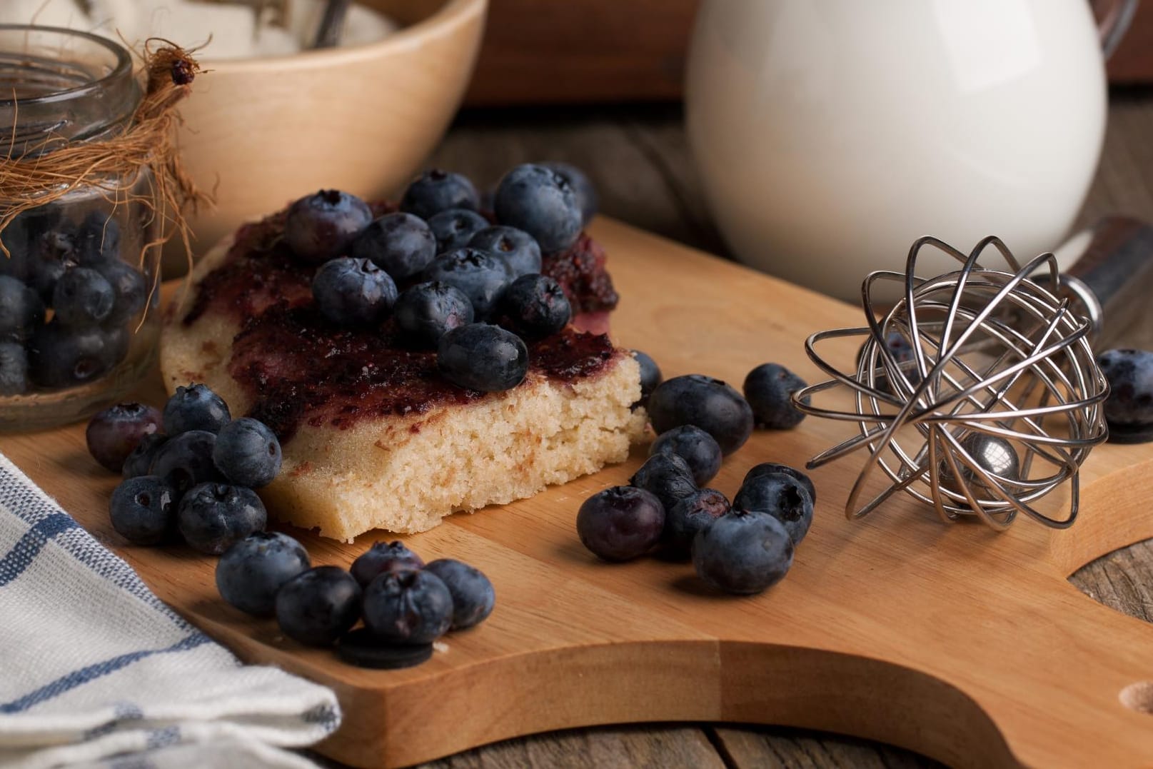 Eine Heidelbeertorte mit Joghurt ist eine leckere Alternative.