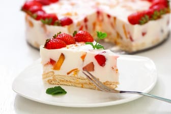 Die Erdbeer-Joghurt-Torte vereint die Süße des Gebäcks mit der Frische der Erdbeeren.