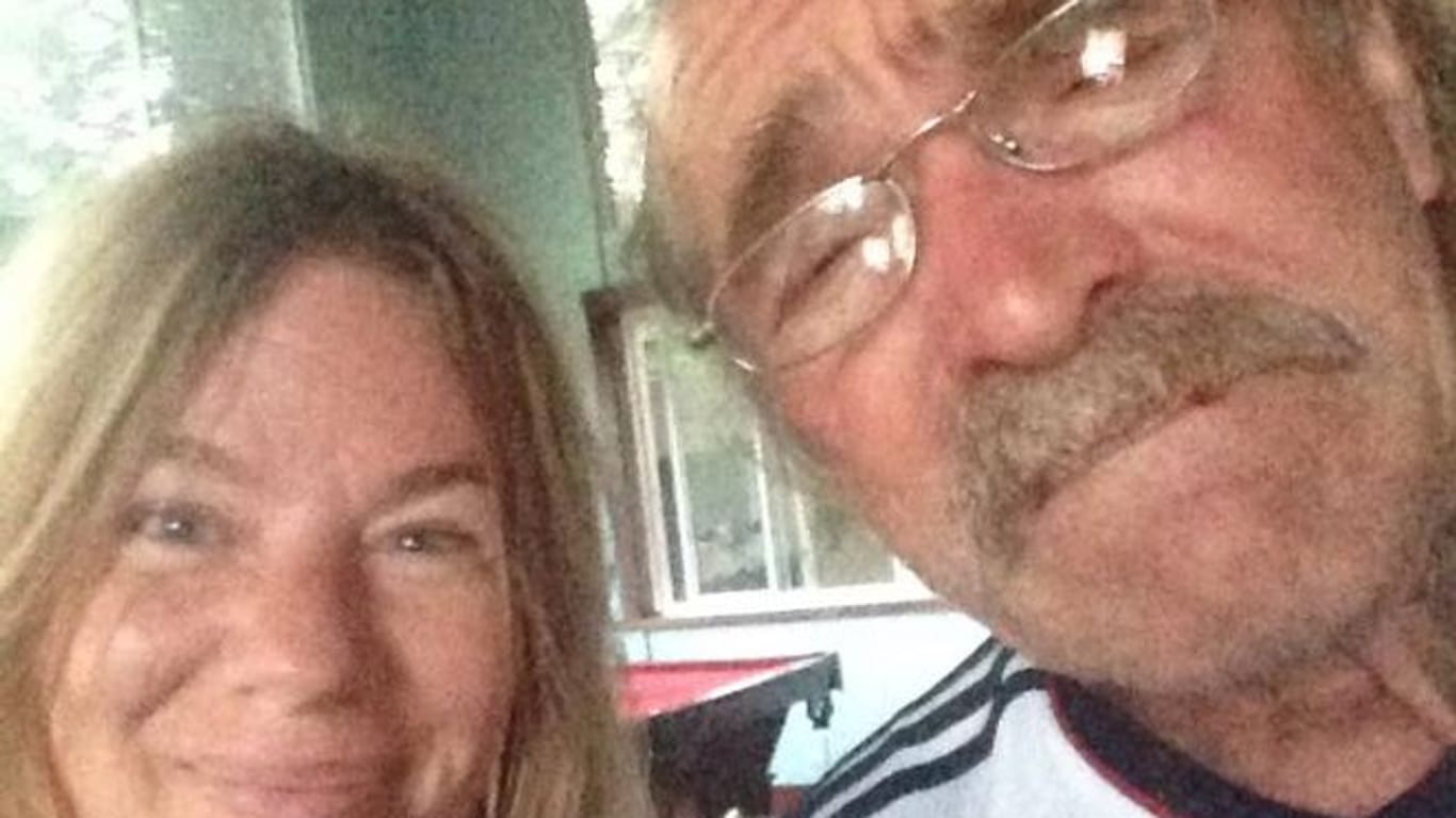 Dieses Selfie von seiner Frau und sich hat Auswanderer-Star Konny Reimann auf Facebook gepostet.