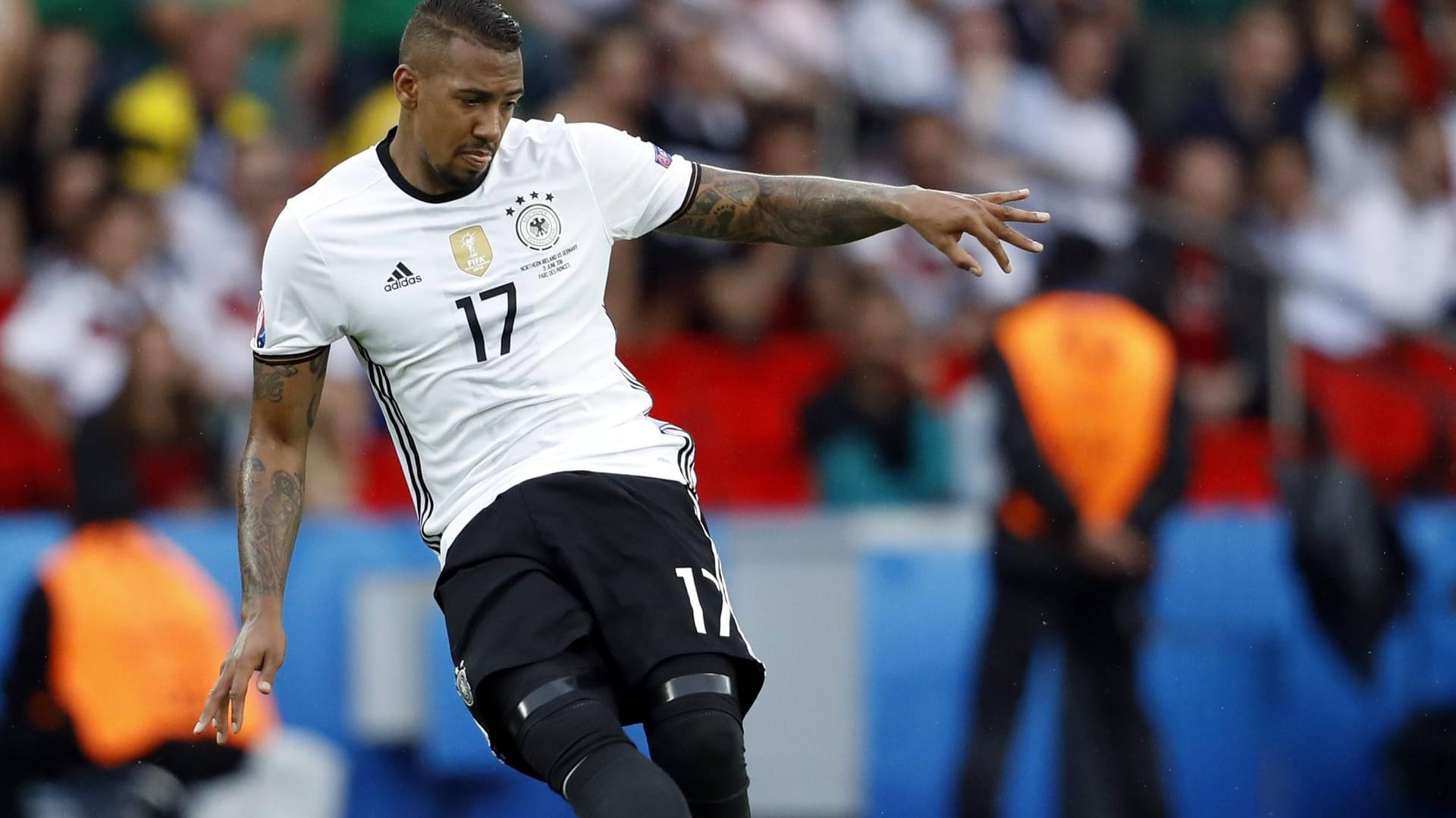 Jerome Boateng, hier vor seiner Auswechslung im Spiel gegen Nordirland. Jerome Boateng, hier vor seiner Auswechslung im Spiel gegen Nordirland.