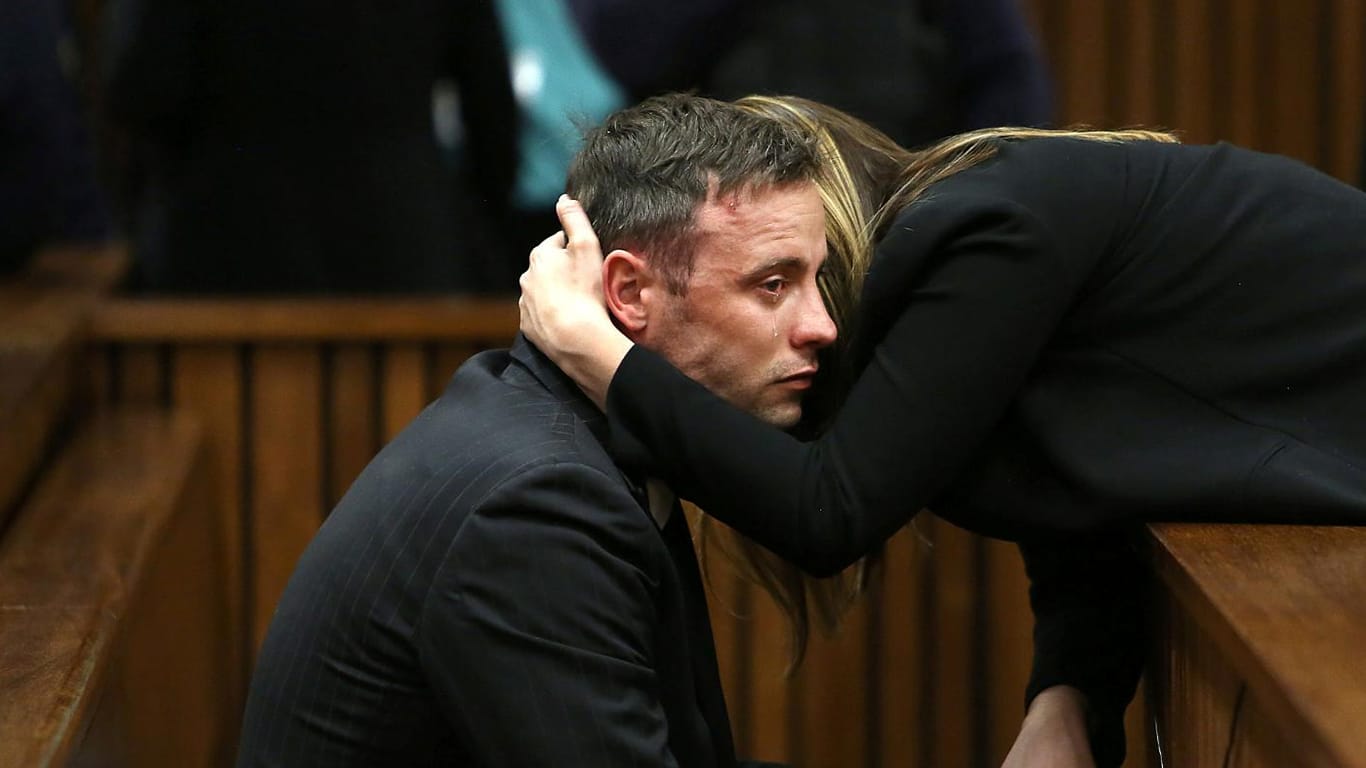 Oscar Pistorius weint während der Gerichtsverhandlung im Jahre 2013.