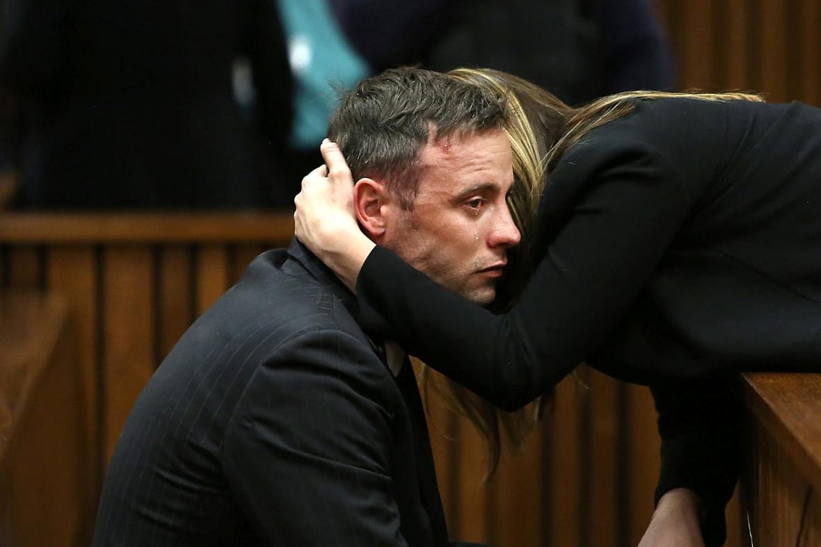 Oscar Pistorius weint während der Gerichtsverhandlung im Jahre 2013.