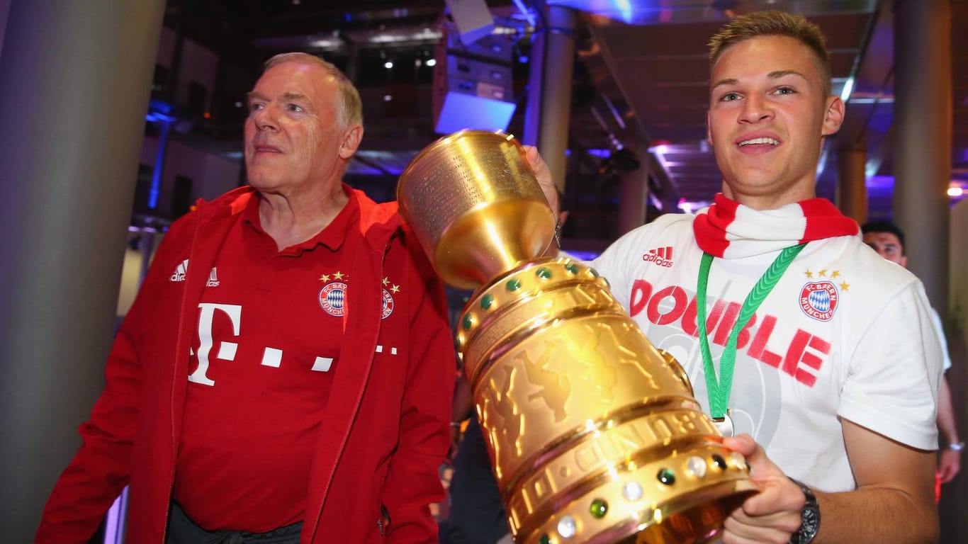 Bayerns Co-Trainer Hermann Gerland (li.) traut Youngster Josuha Kimmich eine große Karriere zu.
