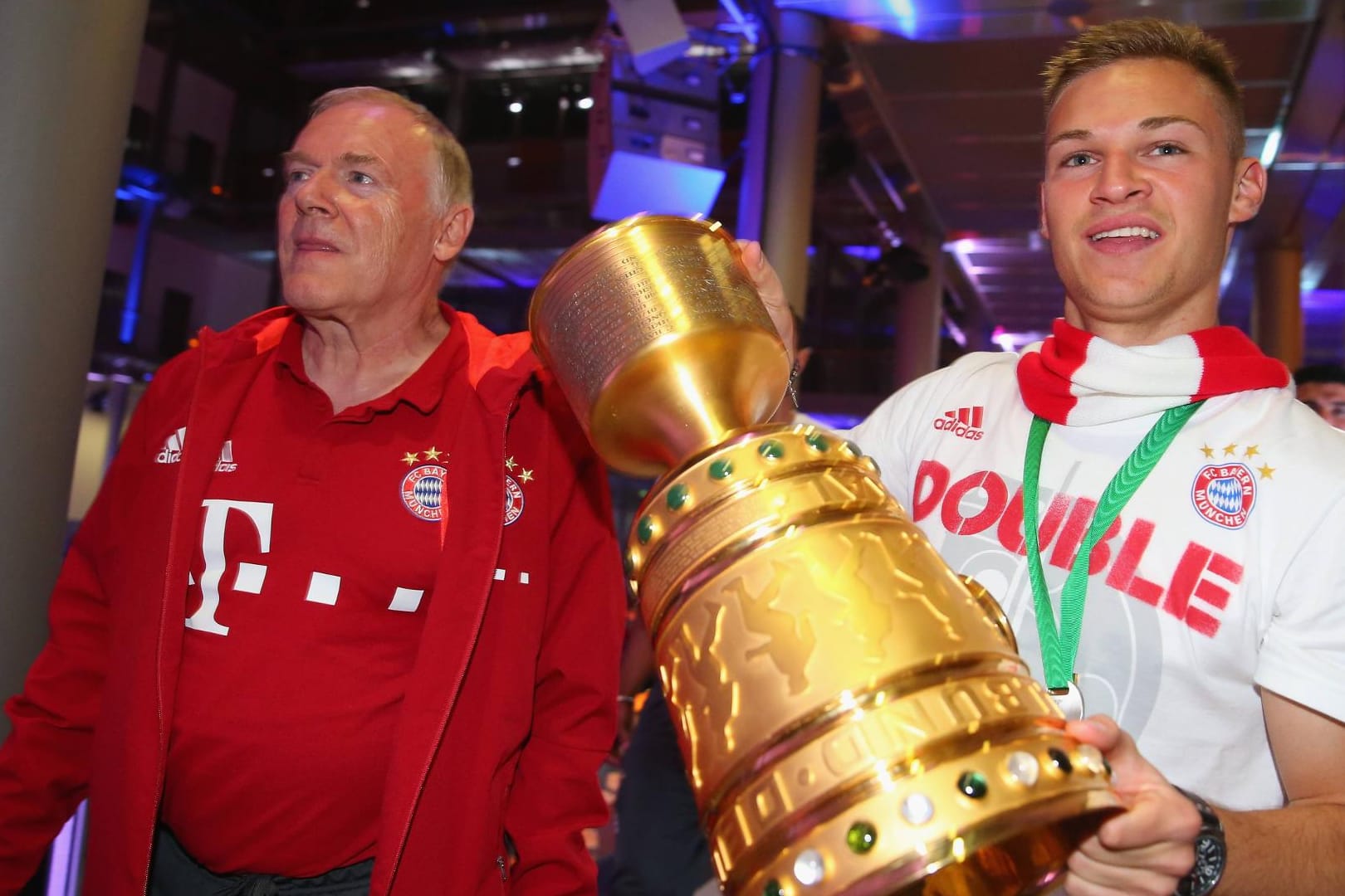 Bayerns Co-Trainer Hermann Gerland (li.) traut Youngster Josuha Kimmich eine große Karriere zu.