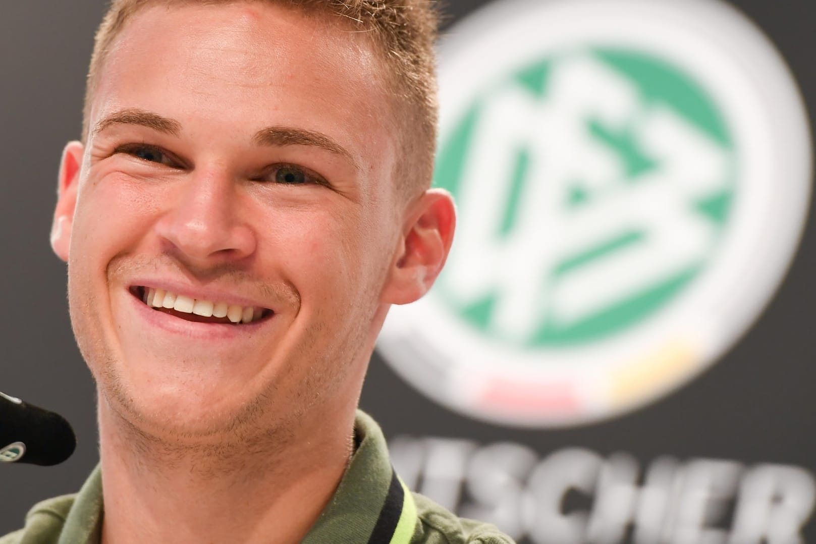 Joshua Kimmich hat mit seinem couragierten Auftritt gegen Nordirland viel Aufmerksamkeit auf sich gezogen.