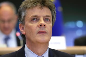 EU-Finanzkommissar Jonathan Hill legt sein Amt nieder.