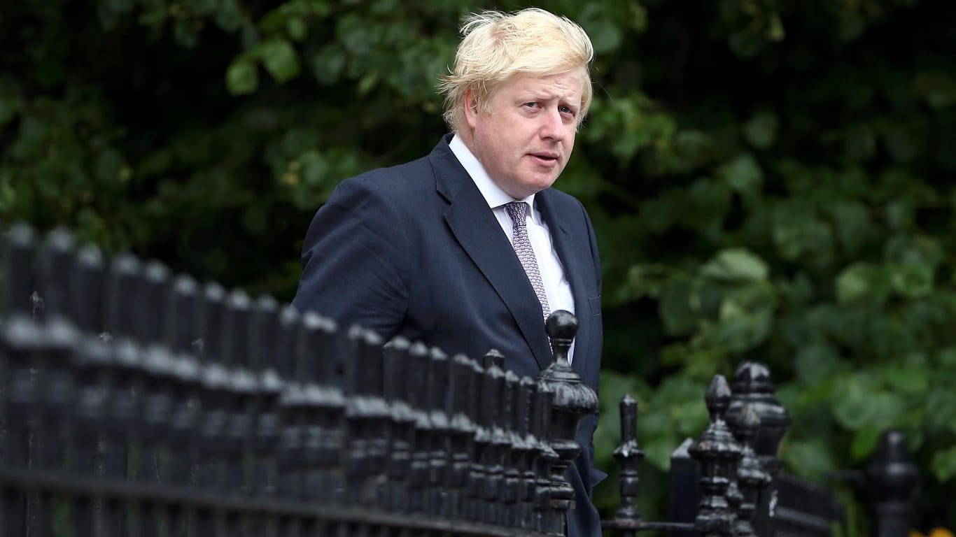 Boris Johnson beim Verlassen seines Hauses in London.