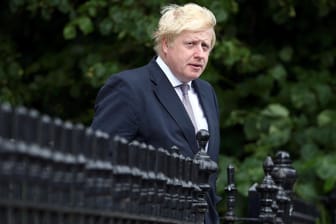 Boris Johnson beim Verlassen seines Hauses in London.