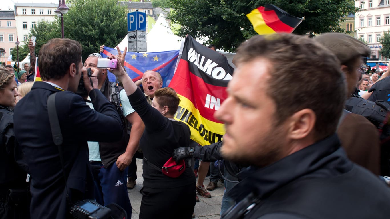 Bundespräsident Joachim Gauck war im sächsischen Sebnitz am Wochenende von mehreren Demonstranten unfreundlich empfangen worden.
