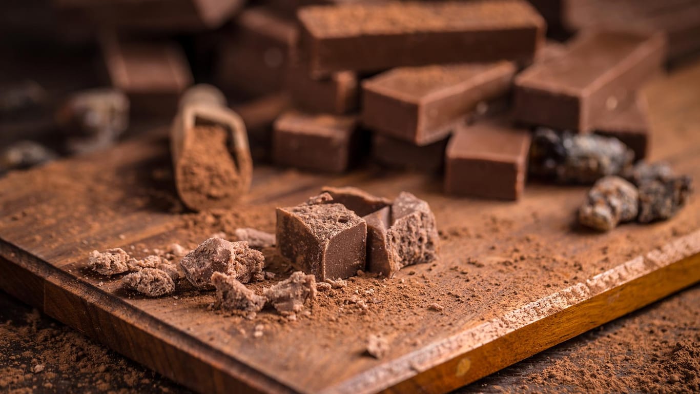 Auch selbst gemachte Schokolade ist ein besonderer Genuss, Vollmilch Zartbiiter oder auch mit Nüssen und Mandeln verfeinert.