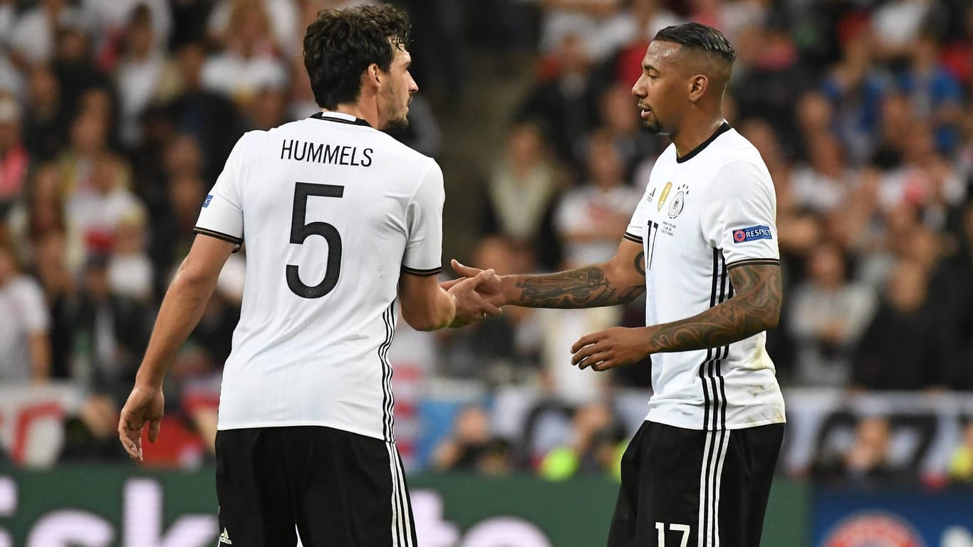Die Hand drauf: Mats Hummels und Jerome Boateng sorgen dafür, dass die deutsche Abwehr so sicher steht.
