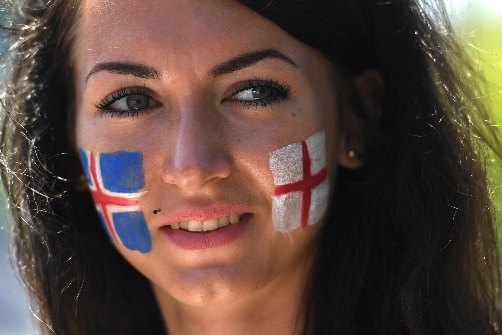 Win-Win-Situation: Diese Dame hält es mit England, aber auch Island. Egal!