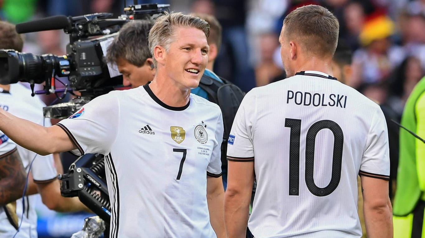 Zum letzten Mal gemeinsam für Deutschland? Bastian Schweinsteiger (li.) und Lukas Podolski im Spiel gegen die Slowakei.