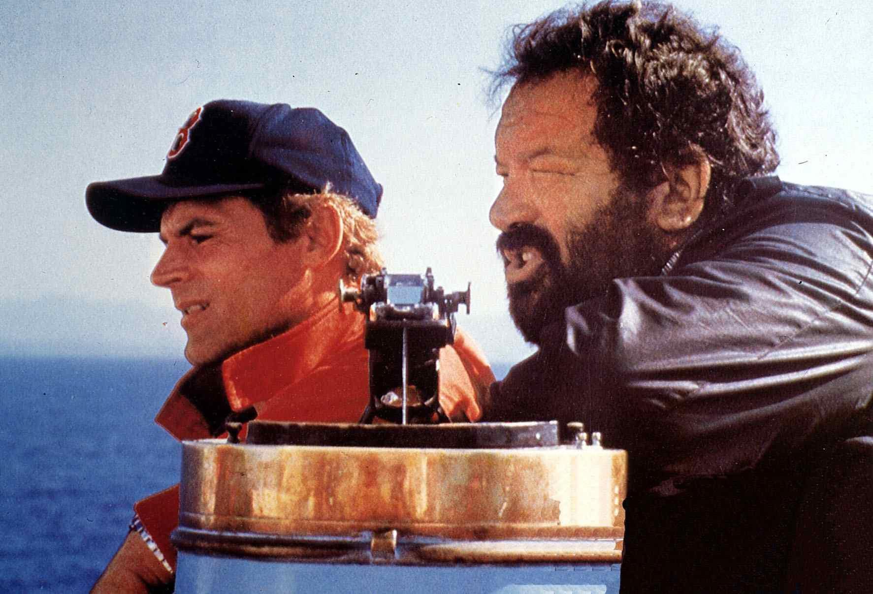 In "Zwei bärenstarke Typen" (1982) spielen die beiden die Herumtreiber Rosco Frazer und Doug O'Riordan, die auf der Flucht vor der Polizei irrtümlich für Geheimagenten gehalten werden.