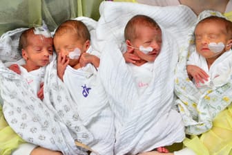 Amelia, Frederic, Olivia und Xhesika (von links nach rechts) wurden in Jena geboren.