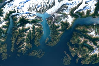 Der Columbia Gletscher in Alaska, aufgenommen von Landsat 8.