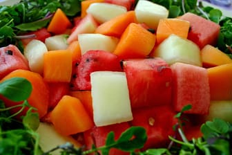 Fruchtiger Salat aus verschiedenen Melonen